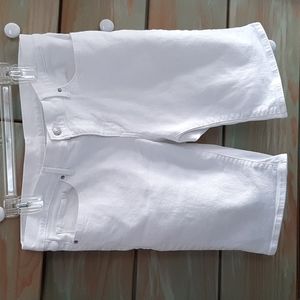 Levi's White Denim Bermuda 100% Cotton Zipper Like New. Size 32